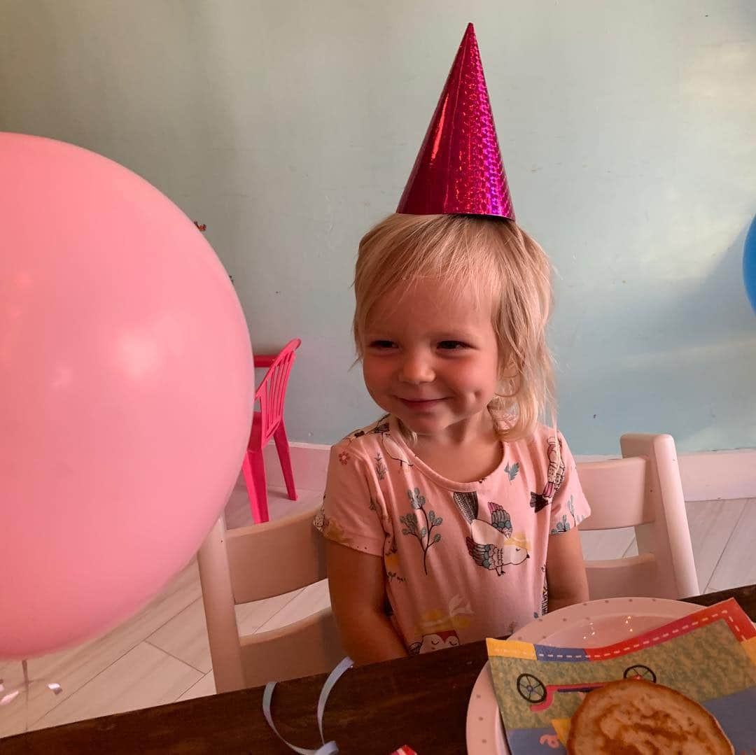 レイチェル・ブレイセンさんのインスタグラム写真 - (レイチェル・ブレイセンInstagram)「Happy Birthday Lea Luna! We love you to the moon and back (literally!). Can’t believe she’s two already. My darling, darling little moon🌙❤️ You changed my whole life. We are so, so lucky to have you. Thank you for choosing me to be your mom and for teaching me about all things love, every day. #lealuna #2yearsold #happybirthday」3月14日 0時24分 - yoga_girl