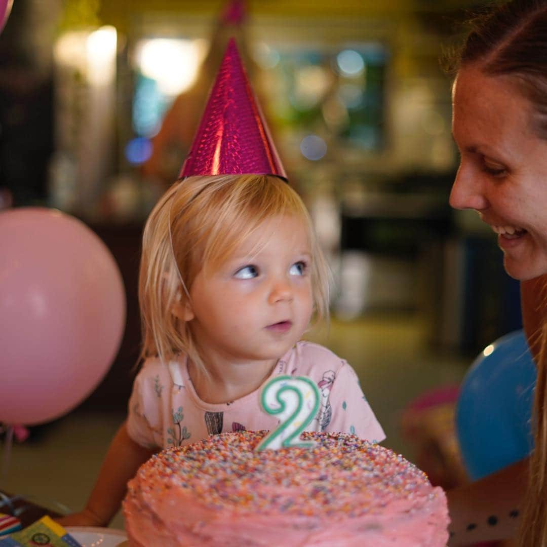 レイチェル・ブレイセンさんのインスタグラム写真 - (レイチェル・ブレイセンInstagram)「Happy Birthday Lea Luna! We love you to the moon and back (literally!). Can’t believe she’s two already. My darling, darling little moon🌙❤️ You changed my whole life. We are so, so lucky to have you. Thank you for choosing me to be your mom and for teaching me about all things love, every day. #lealuna #2yearsold #happybirthday」3月14日 0時24分 - yoga_girl