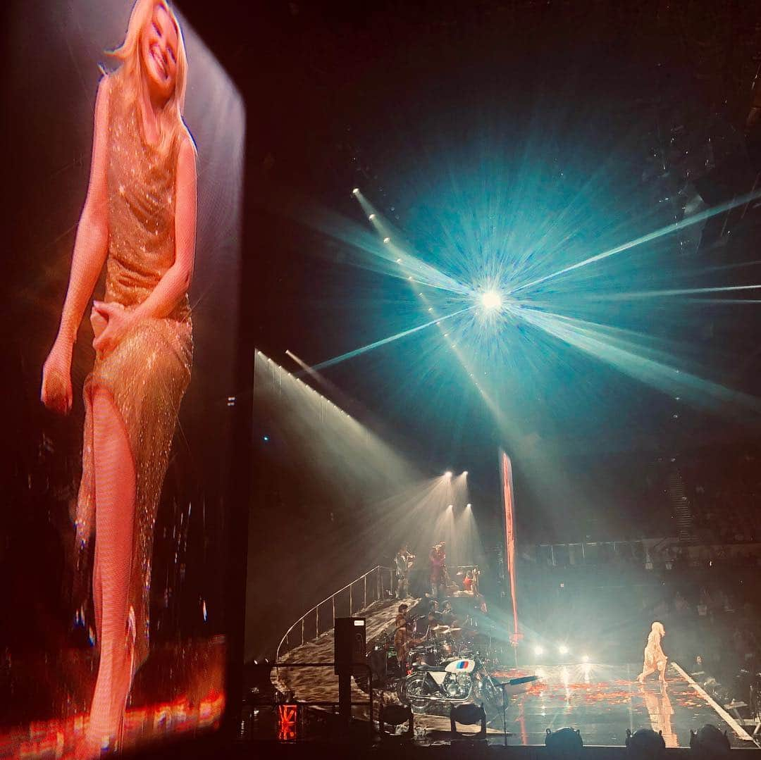 カイリー・ミノーグさんのインスタグラム写真 - (カイリー・ミノーグInstagram)「#Melbourne」3月14日 0時27分 - kylieminogue