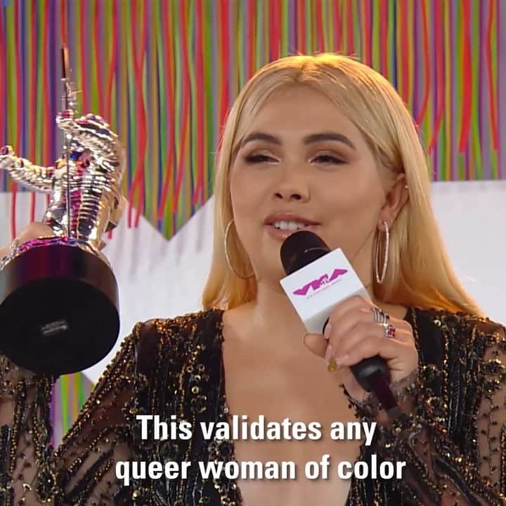のインスタグラム：「“This validates any queer woman of color that you can follow your dreams.” - #HayleyKiyoko at the 2018 #VMAs 💖 #WomensHistoryMonth」