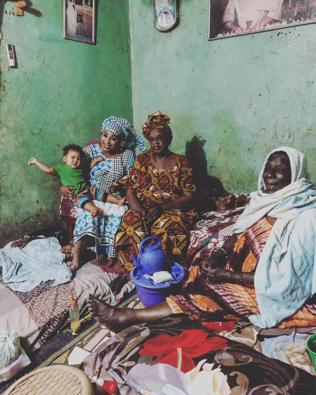 中鉢明子さんのインスタグラム写真 - (中鉢明子Instagram)「🇲🇱GGM’s House #grandgrandmother #ひいばあちゃんんち #Bamako #mali #africa #マリ共和国 #アフリカ #ブログ更新」3月14日 0時44分 - akiko_harlem