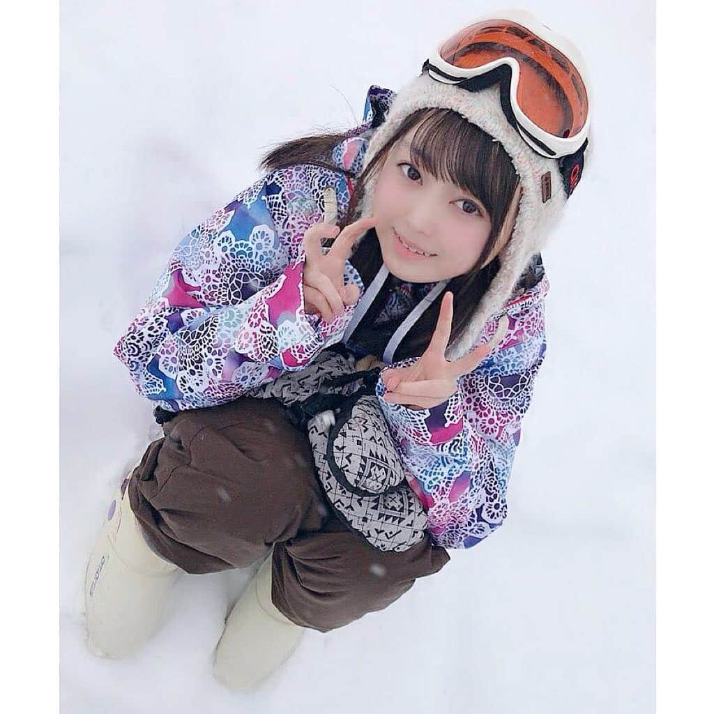 樋渡結依さんのインスタグラム写真 - (樋渡結依Instagram)「山形にスキーに行ってきたよー⛷ 最初は滑れなくて半泣きでした(笑) でも帰る頃には友達の指導のおかげでビュンと滑れるようになったよー🤗 (スキー好きな方が多かったですね👍) #蔵王温泉スキー場  #スキー合宿みたい だったよ🤣 #卒業旅行的な  #全身筋肉痛ハンパない  #中学からの親友たち 💗」3月14日 0時46分 - yui_hiwatashi0430