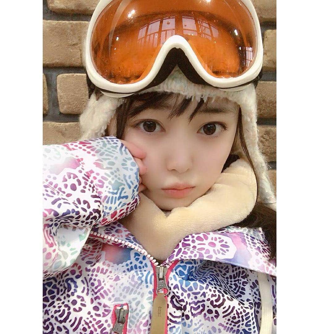 樋渡結依さんのインスタグラム写真 - (樋渡結依Instagram)「山形にスキーに行ってきたよー⛷ 最初は滑れなくて半泣きでした(笑) でも帰る頃には友達の指導のおかげでビュンと滑れるようになったよー🤗 (スキー好きな方が多かったですね👍) #蔵王温泉スキー場  #スキー合宿みたい だったよ🤣 #卒業旅行的な  #全身筋肉痛ハンパない  #中学からの親友たち 💗」3月14日 0時46分 - yui_hiwatashi0430