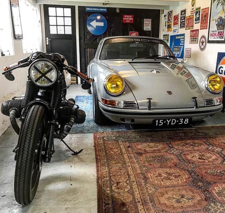 epidemic_motorsさんのインスタグラム写真 - (epidemic_motorsInstagram)「The Garage Outlaw  by @rico_customs via @gentlemanmodern  #porsche911 #bmw #r100 #bmwmotorrad #porscheoutlaw #911#Porschenography #epidemicmotors #epidemic_motors#Cool #VintagePorsche」3月14日 1時05分 - epidemic_motors