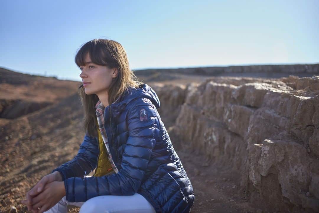 のインスタグラム：「Enjoy the sun in Parajumpers Rosalyn. Light and chic, this jacket ensures protection from the cold! . . . #parajumpers #pjs #pjsfriends #jacket #spring #summer #springsummer #springsummer19 #springcollection #newcollection #adventurer #springtime #jacket #jackets #newin #springishere #nature #adventure #explore #travel #traveller #explorer #ss19 #lanzarote #sheen #ROSALYN」