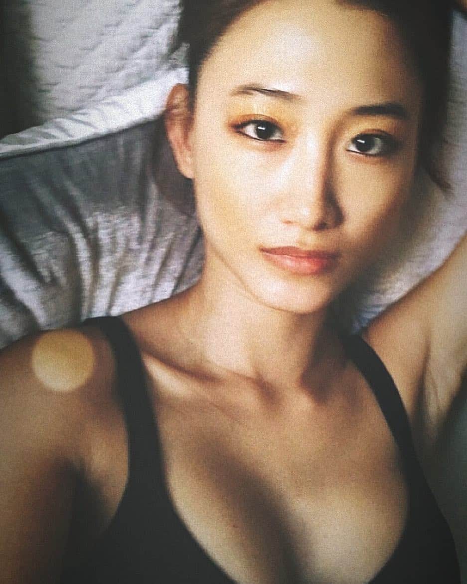 白雪のインスタグラム：「#Night 🌙」