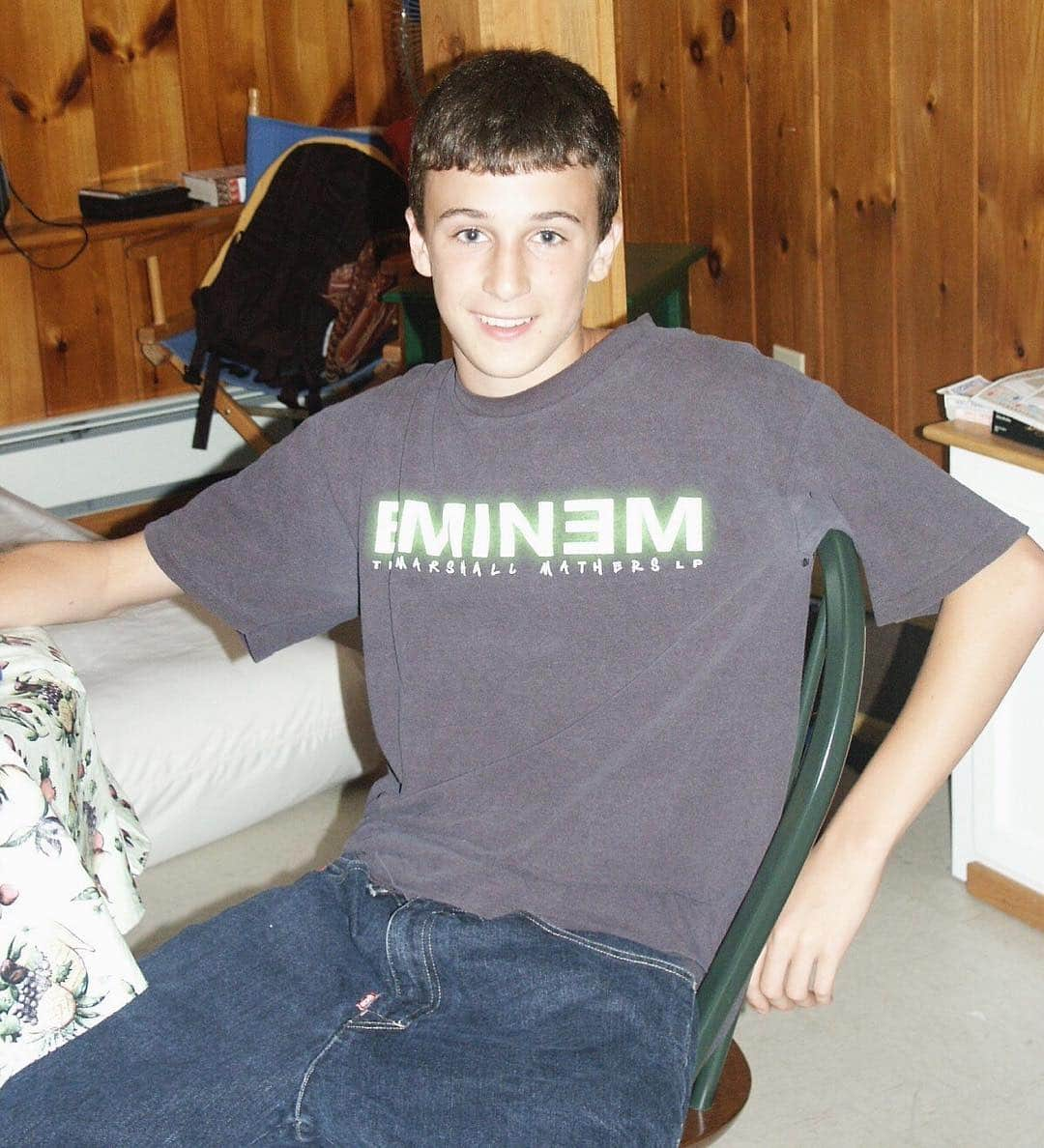 クリス・ウェビーさんのインスタグラム写真 - (クリス・ウェビーInstagram)「Middle school Webb wearing Ecko jeans that were far too big for me and my favorite Marshall Mathers LP shirt while on vacation in Maine and thinking about how fire my music in 2019 was gunna be 🔥🕸」3月14日 9時33分 - chriswebby