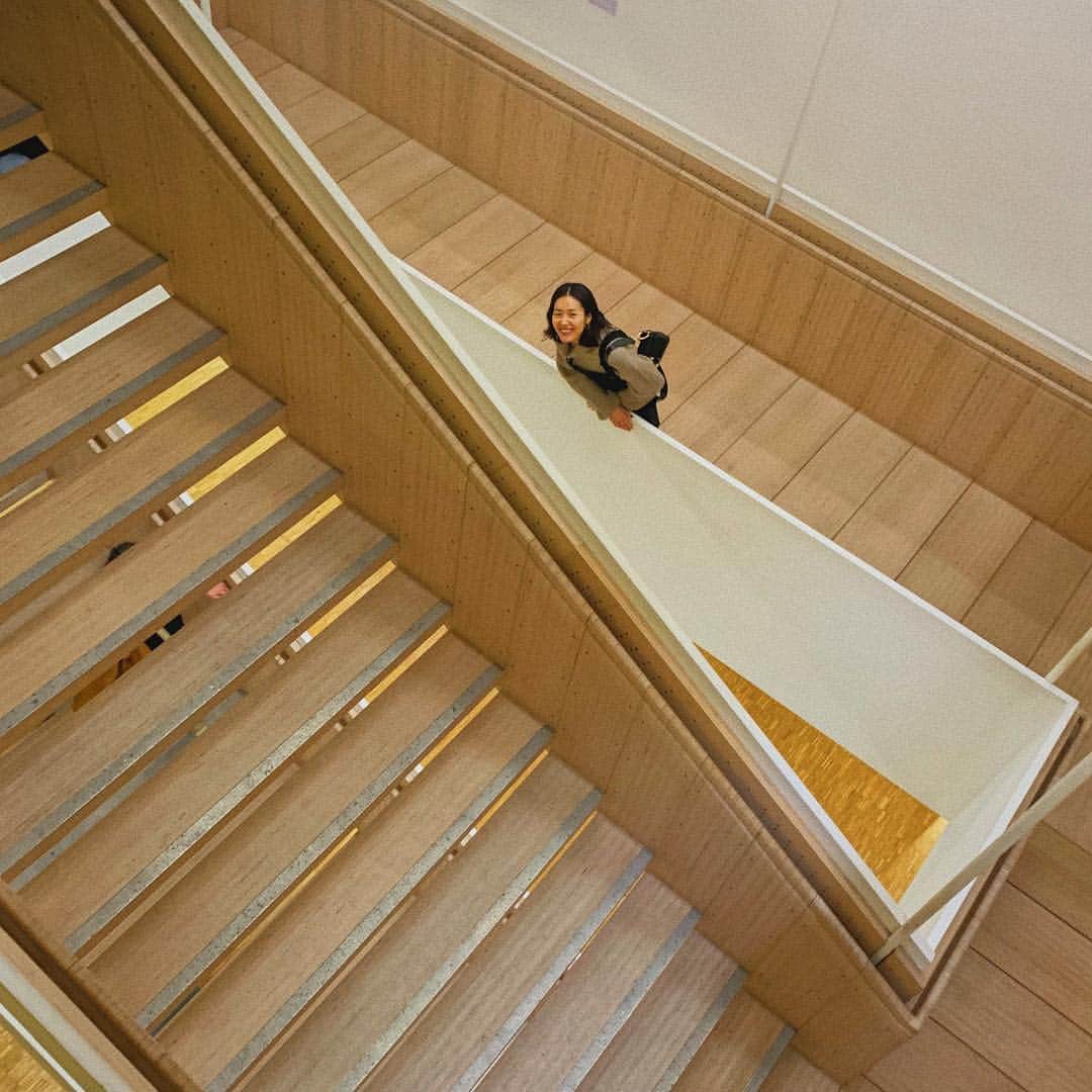 リウ・ウェンのインスタグラム：「Lots more stairs to climb! Let’s do it together 💪」