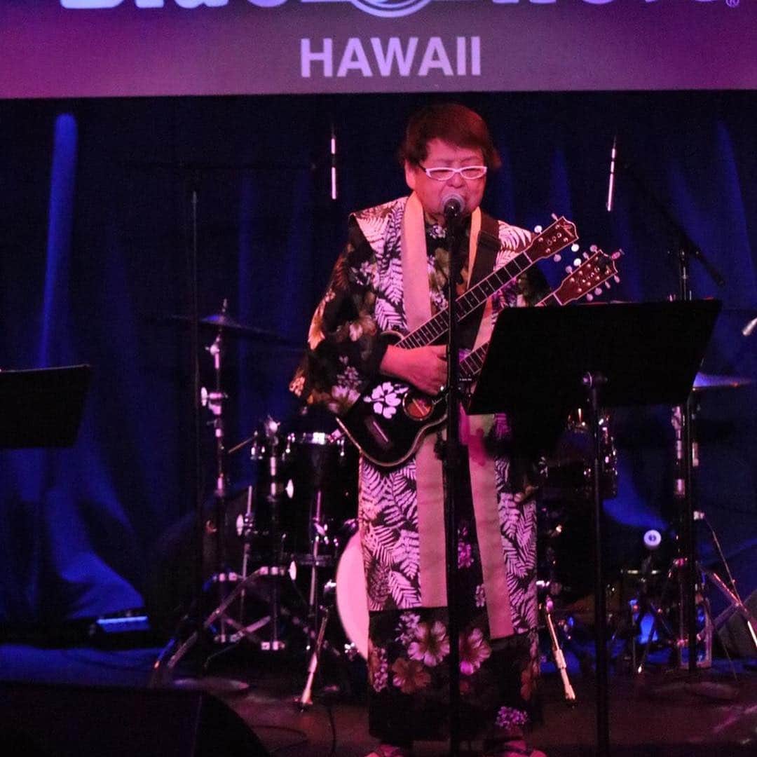 イザワオフィスのインスタグラム：「高木ブーが先日「Blue Note Hawaii」にて、日本人アーティストとしては最高齢の85歳で出演をしました！#bootakagi #高木ブー #bluenotehawaii」