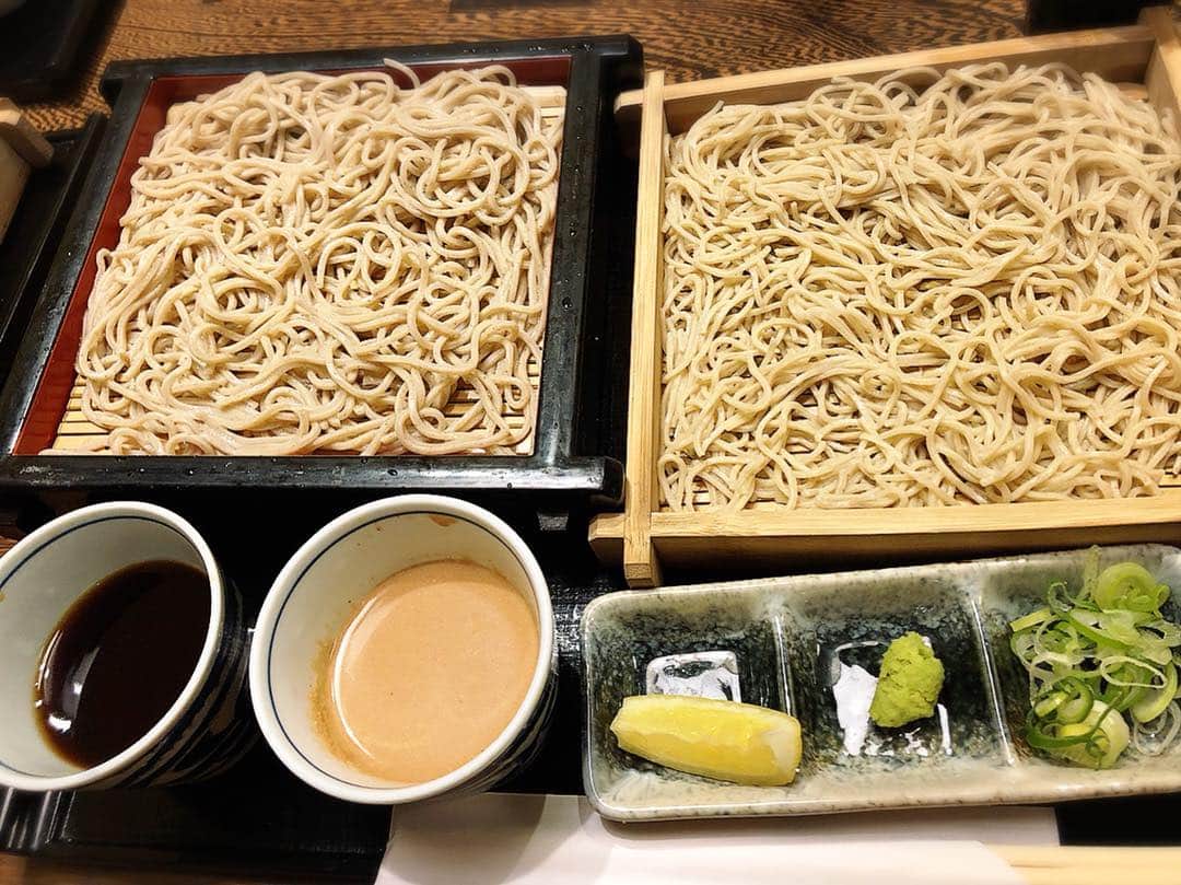 堀内敬子さんのインスタグラム写真 - (堀内敬子Instagram)「ライヴの打ち合わせ。 今泉ちゃんも、お稽古でお忙しい中。 ライヴの打ち合わせをしました。  楽しいライヴになりそうです！  お時間ありそうでしたら、よろしくお願いします。  そして、なんと街角で。木村多江さまと遭遇！  かなり昔に、今泉ちゃんに紹介してもらって。（昔からのお友達）  なかなか、共演出来ませんねぇとお話しました。  いつか共演したいですね❣️ ２人は、久しぶりの再会に、おぉー！ と盛り上がっておりました。  ライヴは、4月4日木曜日  南青山MANDARAにて。  #ライヴ #今泉りえ #打ち合わせ」2月18日 16時20分 - horiuchi_keiko