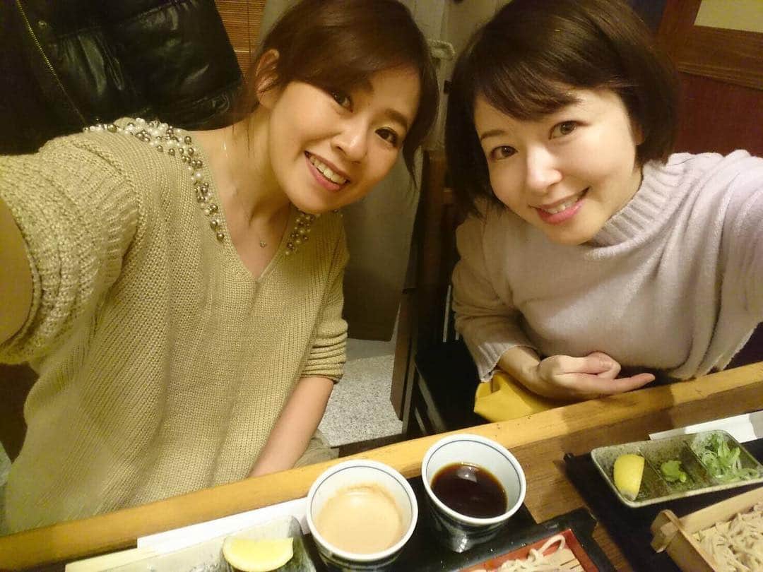 堀内敬子さんのインスタグラム写真 - (堀内敬子Instagram)「ライヴの打ち合わせ。 今泉ちゃんも、お稽古でお忙しい中。 ライヴの打ち合わせをしました。  楽しいライヴになりそうです！  お時間ありそうでしたら、よろしくお願いします。  そして、なんと街角で。木村多江さまと遭遇！  かなり昔に、今泉ちゃんに紹介してもらって。（昔からのお友達）  なかなか、共演出来ませんねぇとお話しました。  いつか共演したいですね❣️ ２人は、久しぶりの再会に、おぉー！ と盛り上がっておりました。  ライヴは、4月4日木曜日  南青山MANDARAにて。  #ライヴ #今泉りえ #打ち合わせ」2月18日 16時20分 - horiuchi_keiko