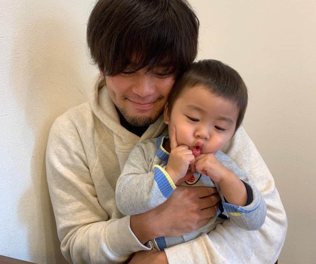 石井謙伍さんのインスタグラム写真 - (石井謙伍Instagram)「僕は子供と接することが大好きで、サッカーを教える機会を増やしたいなぁと考えていたところキッズラインというサービスを知り、僕もシッターとして登録させていただきました！ キッズラインとはオンラインベビーシッターサービスで、僕の場合は自分の経験を生かして子供達にサッカーをマンツーマンで教えることをメインにやっていく予定です。（サッカーではなく普通のシッターでもOKです）興味のある親御様はぜひご登録よろしくお願い致します☺️⚽️ #kidsline #キッズライン #ベビーシッター」2月18日 16時54分 - kengo42ishii