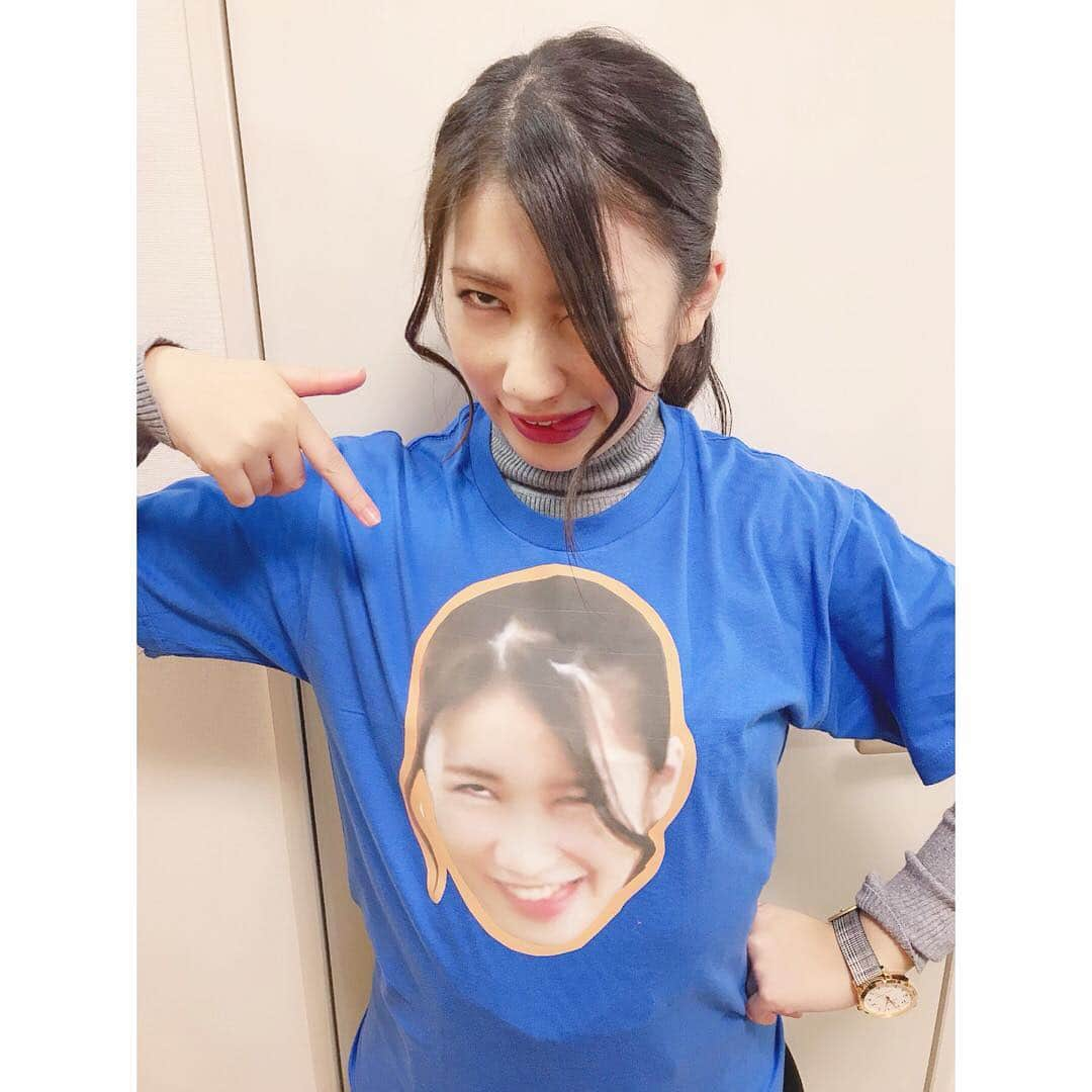 加藤一華さんのインスタグラム写真 - (加藤一華Instagram)「. 悪い顔Ｔシャツ😏😈 . なるがお手製でプリントしてくれたみたい😳✨ パンチありすぎ（笑） 全然気付かなかったぁぁ！！ . ドッキリの腕上げてる🙄🙄💥 . #me #girl #flower #加藤一華 #いっちー #ボンボンTV #birthday #happy #誕生日 #バレンタインデー #valentine #valentineday #いちなる #Tシャツ #tshirt #original #face #laugh #fun」2月18日 14時55分 - ichika_kato