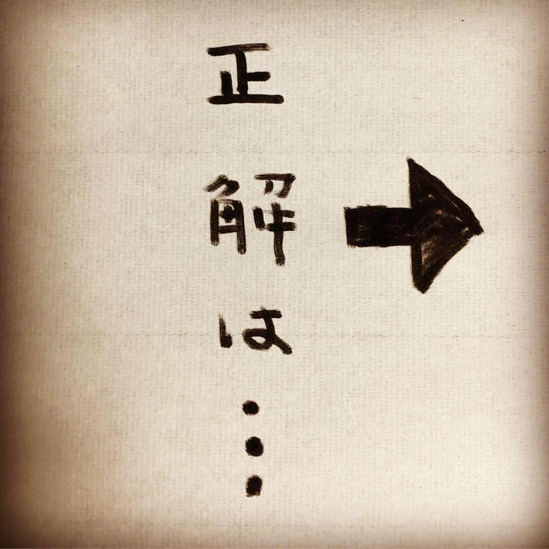 浅井優さんのインスタグラム写真 - (浅井優Instagram)「あさい目線。。。 １枚目の写真はあさいが見ている光景です  なにか分かりますか？  正解は ↓ ↓ ↓ ↓ ↓ ↓ ↓ ↓ ↓ ↓ ↓ ↓ ↓ 『地下鉄・銀座駅の案内パネル』でした！！ #あさい目線 #約2メートルの目線 #本当は１９３㎝の目線 #銀座駅の地下は天井低い #新宿駅の地下も天井低い #他にも天井低い駅あったら教えてください。 #最後の写真 #目線よりも #頭が当たっているところに #注目して頂きたい。 #背の高い人が猫背になる理由の１つ。 #かがむか #パーフェクトヒューマン並みに首を曲げて歩く #アサインスタワー #193目線 #一休さん目線 #別世界へようこそ #高いところからすみません  #バケモン先生 #大谷翔平 選手と #同じ高さの目線 #大谷目線」2月18日 14時55分 - bakemon_sensei