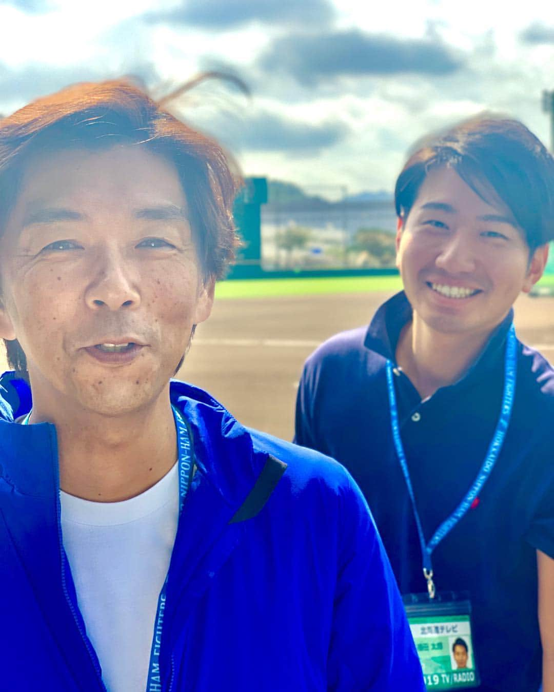 福田太郎さんのインスタグラム写真 - (福田太郎Instagram)「⚾️ファイターズ中継⚾️ イチオシ！MCのヒロさんが 沖縄キャンプ取材をスタート🌺 ヒロさんだからこそ聞けた⁉️お話を このあと中継で一緒にお届けします〜🏝 木田投手チーフコーチからは #吉田輝星 投手 vs #柿木蓮 投手が投げ合った 週末の紅白戦の裏話が聞けました🏟  #北海道日本ハムファイターズ #lovefighters #驀進  曇りだけど #いちばん青い空にしよう #逆光 #侍ジャパン 代表に #西川遥輝 選手 #清宮幸太郎 選手 初めて選ばれました！そして#近藤健介 選手も #HTB #イチオシ！#ヒロ福地 #福田太郎」2月18日 17時13分 - htb_tarofukuda