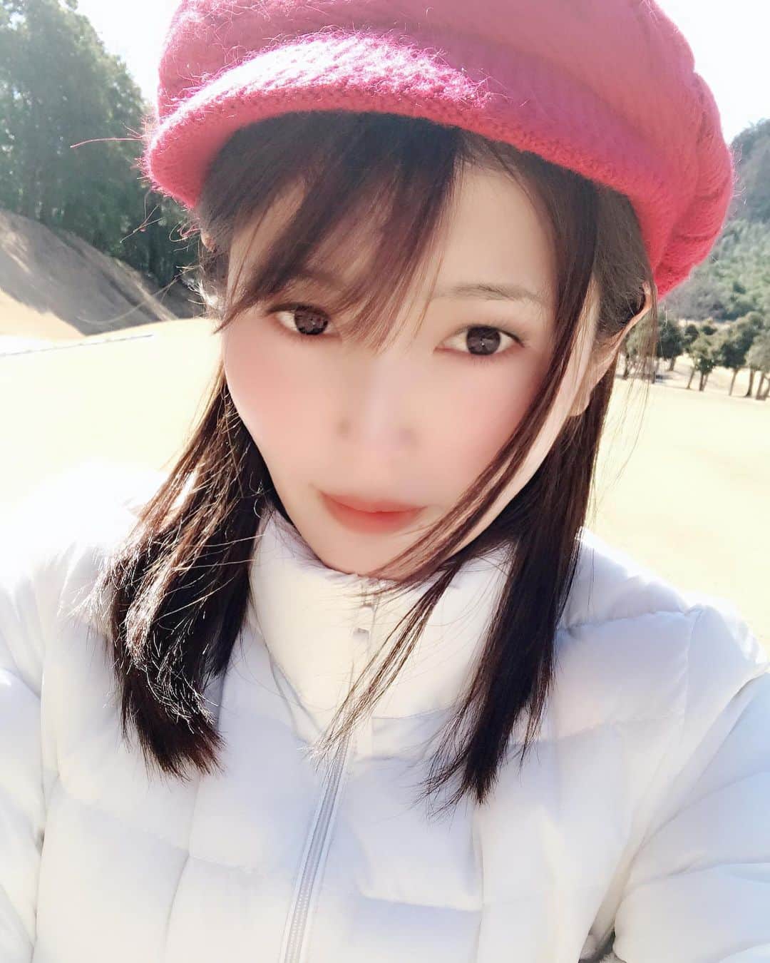 新村あかりのインスタグラム：「初ゴルフ〜〜！！！スコアは149だった笑 初めてだったけど楽しかったなぁ😊✨」