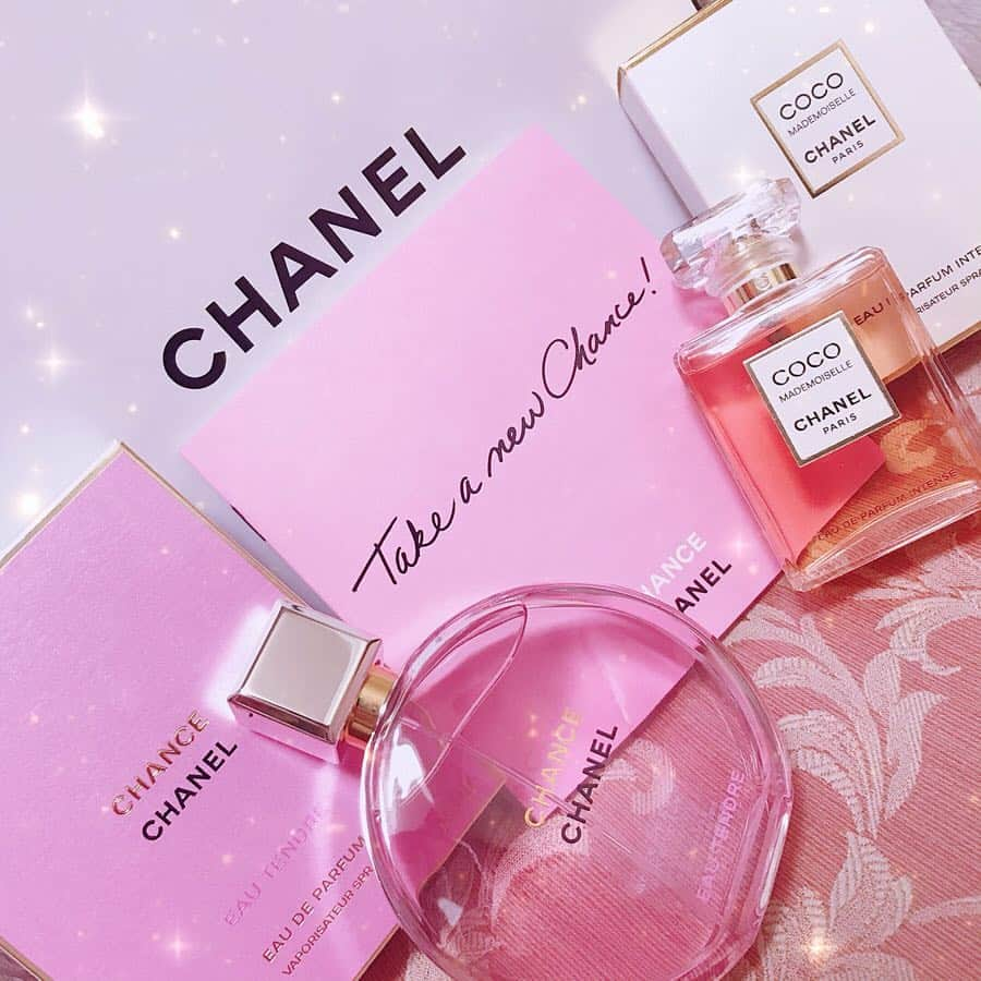 あかりさんのインスタグラム写真 - (あかりInstagram)「‪ꫛꫀꪝ香水💕💕💕 ✨CHANEL✨ 💖チャンス オー タンドゥル💖 🧡ココ マドモアゼル🧡 ココマドモアゼルのほーゎ、まえものせたやつで、おきにいりだからリピ買い🧡 チャンスのピンクゎあたらしくでてたから、ほしくなっちゃった🥰💕 ピンクかわい〜💗めちゃいーにおいだよっ💖 どっちかにしようとおもって 悩んだんだけど、けっきょく2つとも おむかえしちゃってた🥰💖🧡わら #CHANELの香水 #シャネルチャンスオータンドゥル #チャンスオータンドゥル #チャンスオータンドゥルオードゥパルファム #ココマドモアゼル #ココマドモアゼルオードゥパルファムアンタンス #chancechanel #chanelchance #chanelchancepink #chancechanelpink #chanceeautendre #chanelchanceeautendre #cocochanel #cocochanelmademoiselle  #cocomademoiselle #chanelcocomademoiselle」2月18日 18時49分 - akachamxx