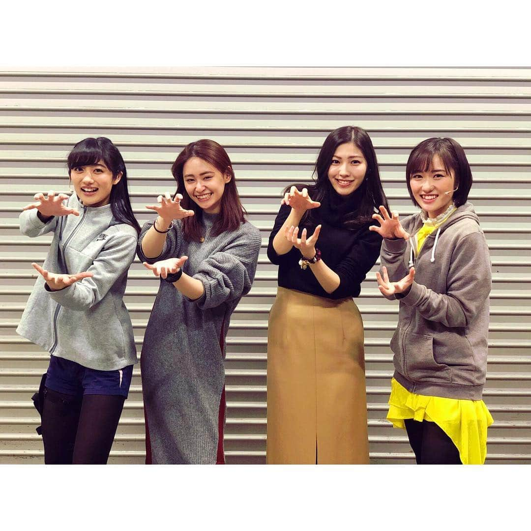 立石晴香さんのインスタグラム写真 - (立石晴香Instagram)「昨日お伝えしてたGロッソの写真、お届けしますね🚔💎🚓🔮 差し入れ何がいいか聞いたら紅茶って答えてくれた可愛過ぎるルパパトさんとこのお二人と😢💓 公演はとってもかっこよかったです！ ありがとうございました☺️✨ #ルパパト #めっちゃルンルンで紅茶探しましたん #劇中で本能覚醒と野性解放言ってもらって口あんぐり😨 #めっちゃ大声で応援して手振りました  #最終公演まで身体に気をつけて素敵なステージをお届けしてください #応援してます☺️」2月18日 20時25分 - haruka_tateishi