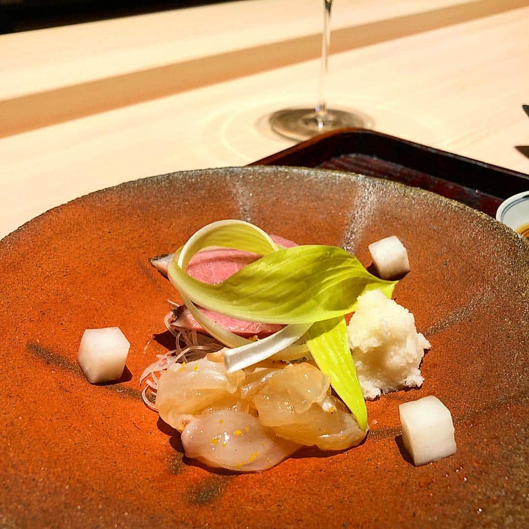 濱野りれさんのインスタグラム写真 - (濱野りれInstagram)「Japanese Food 'Kimoto' #Reservation ➡︎ 3-6month #Taste ➡︎ A October 2018, "Kimoto" which was the best Washoku restaurant in Kobe had moved to Tokyo. When this restaurant was in Kobe, they had two star of Michelin. All cuisines are good, especially the Wagyu which flavored with Japanese spices "Sansho" was amazing.(7th Pic) . . #rirelog#kimoto#tokyoeats#toptokyorestaurants#tokyogourmet#tabelog#lovetoeat#tokyorestaurant#eatlover#japanesefood#washoku#koberestaurant#gourmetfood#michelinstar#henrigiraud  #紀茂登 #東京グルメ#和食#神戸グルメ#食べるの大好き#日本食#グルメ女子#ぐるめ#たべすたぐらむ#ミシュラン#ミシュラン2つ星#神楽坂グルメ#アンリジロー」2月18日 20時38分 - riregram