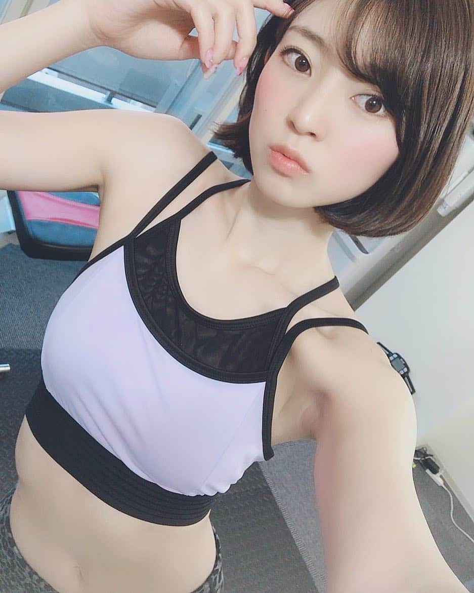 宮越愛恵さんのインスタグラム写真 - (宮越愛恵Instagram)「今日もトレーニング頑張りました💪 体脂肪率減るの楽しみで頑張ってる🤗 . #acFit #安いジム #腹筋 #腹筋女子 #美尻 #美脚 #gym #fitness #筋肉 #美人 #痩せ #筋肉女子 #体幹 #fitnessgirl #ヒップアップ #引き締め #workout #モデル #IRAL #トレーニング #トレーニングウェア #training」2月18日 21時27分 - mana.chun