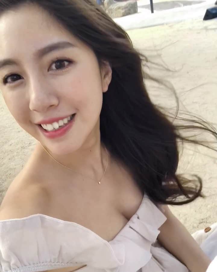 辜莞允（Nono Ku）のインスタグラム：「這幾天好冷！想念暖暖的風☀️ #是角度#角度的重要性」