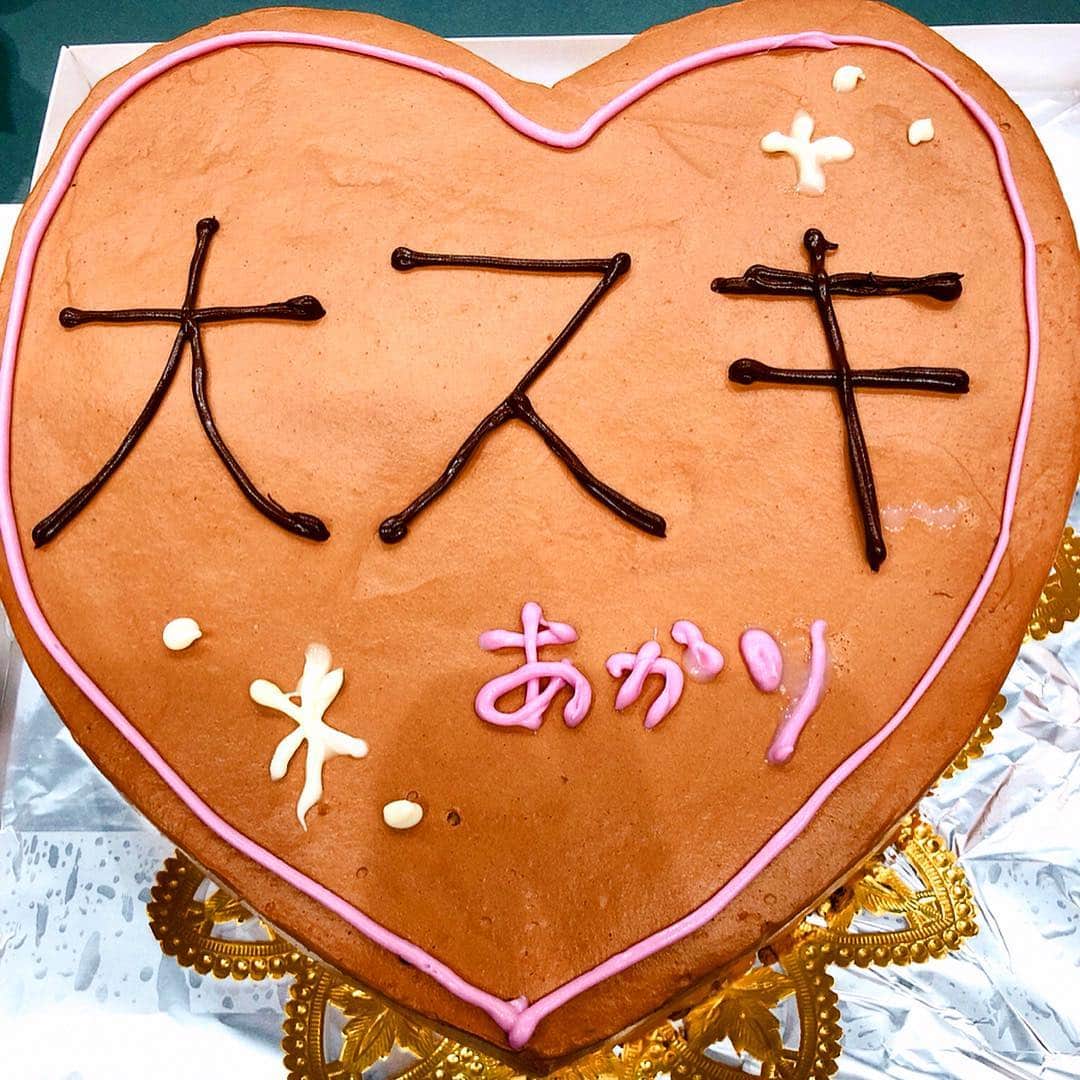 須田亜香里さんのインスタグラム写真 - (須田亜香里Instagram)「2月13日(水) 【Mリーグ ファイナルシリーズ開幕記者会見】に参加させていただきました。 選手の皆さまにバレンタインケーキをお渡しさせていただきました😊 そして、応援公約としてSKE48で #SKE48麻雀クラブ を作らせていただきます！ まだまだ初心者ですが私なりに今まで麻雀に馴染みがなかった皆さまとの架け橋になれるよう、頑張ります！  #mリーグ #麻雀 #バレンタインケーキ」2月18日 22時21分 - akarisuda