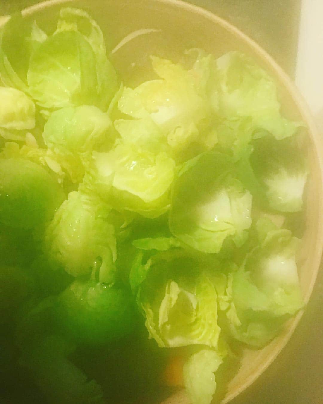 渡辺有子さんのインスタグラム写真 - (渡辺有子Instagram)「冬もそろそろ終わりかな…。芽キャベツは一枚ずつはがした方が好みです。その作業も好き。」2月19日 0時05分 - yukowatanabe520