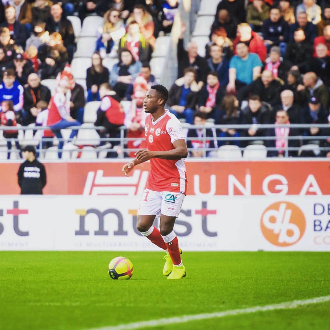 アブドゥル・ラーマン・ババのインスタグラム：「First time out for @stadedereims yesterday with a win..let’s keep going guys..+3pts🙏🏾」