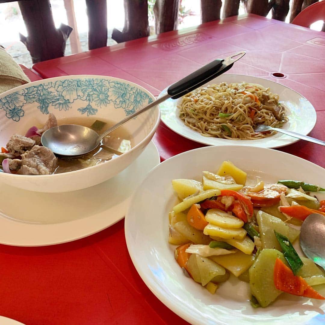 関根理紗さんのインスタグラム写真 - (関根理紗Instagram)「asia感溢れてる。 名前忘れたけどフィリピンフードも食べたよ🇵🇭 結構歩いていい運動になった！ おはよう🌞 #セブ #crbu #フィリピン #とりちゃんあがるよー」2月19日 9時43分 - sekine.risa