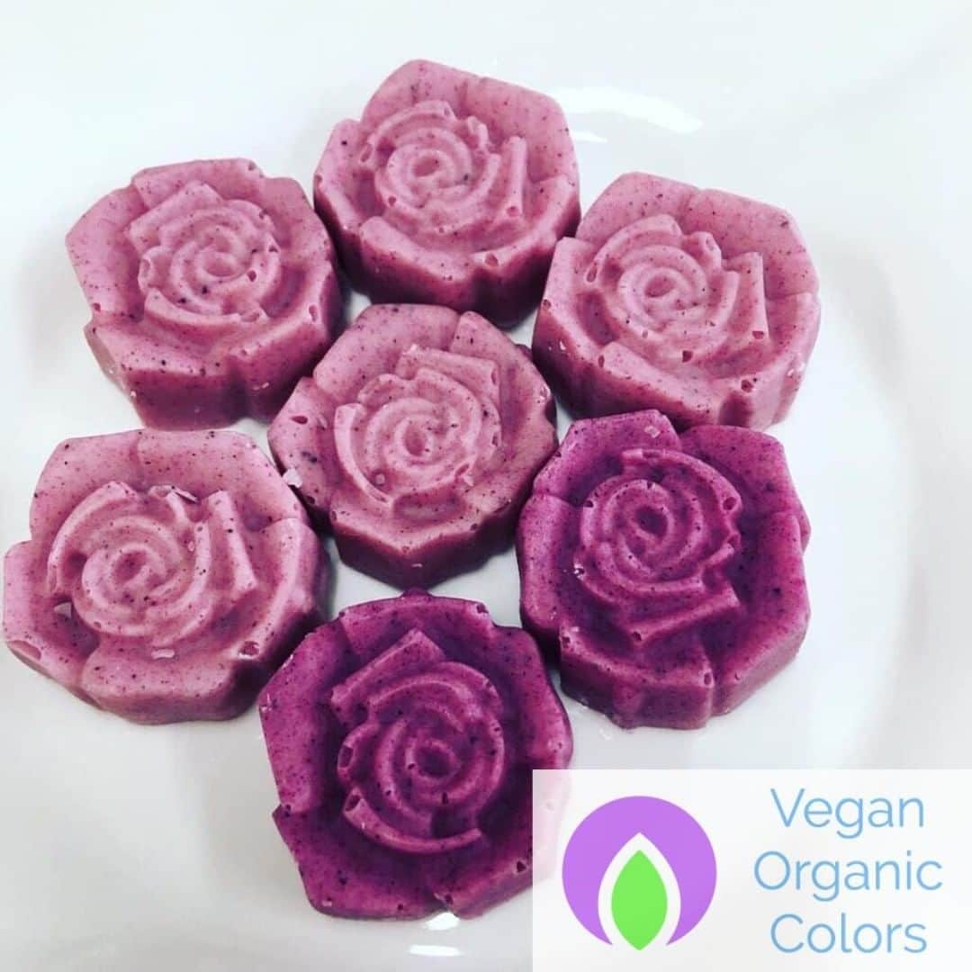Vegan Organic Colorsさんのインスタグラム写真 - (Vegan Organic ColorsInstagram)「Would you like to have Roselle Rose chocolate🌹🍫💯 for a gift? Roselle has slight sour flavour an it's great muching to cover White chocolate sweetness🍫 #ChangeBlue is our massive mission!Shift away from artifical colors!  #Roselle #RoselleUSA #roselleparknj #rosellenj #rosellepark #rosellendix #roselledrink  #rosellesalon #rosellenava #roselletea #roselletattoo #rosellerams #rosellejam  #rosellecantcometothephonerightnow #rosellecatholic」2月19日 13時32分 - organiccolors