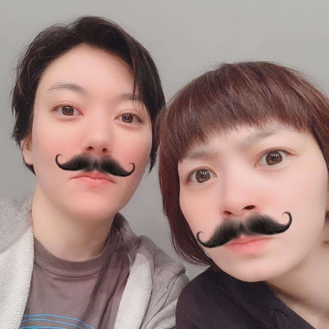 鈴木杏さんのインスタグラム写真 - (鈴木杏Instagram)「稽古が大変すぎてヒゲが生えてきた👨🏻‍🦱❤️👨🏻(嘘) #母と惑星についておよび自転する女たちの記録 #母惑 #田畑智子 ちゃん」2月19日 13時47分 - anne.suzuki.official