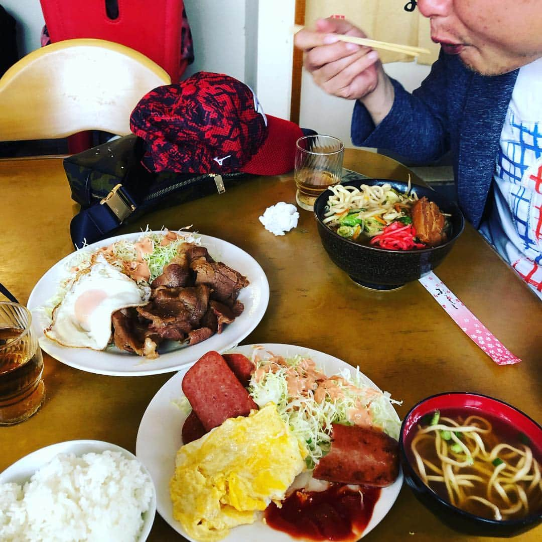 金村義明さんのインスタグラム写真 - (金村義明Instagram)「#ランチ#宜野座#食堂#恵＃スパム玉子定食＃井上雅雄アナ沖縄そば#焼肉#量がハンパない＃謝って残して#阪神起亜練習試合開始」2月19日 14時42分 - yoshiaki_kanemura