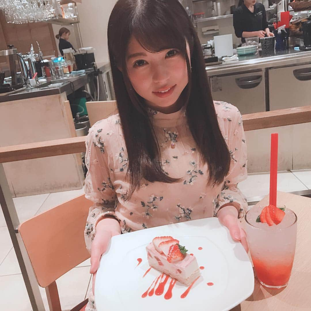 向井藍さんのインスタグラム写真 - (向井藍Instagram)「れなちゃんとランチ🍽 🥳 * * 同期の女優さん少ないから会えると安心するんだよね🥺 * * 仕事の話とかプライベートの話も沢山して充実した時間でした🍀 これからもお互い頑張ろう✨  #あおいれな #向井藍 #同期 #安心感 #lunch」2月19日 15時59分 - muuchan1024