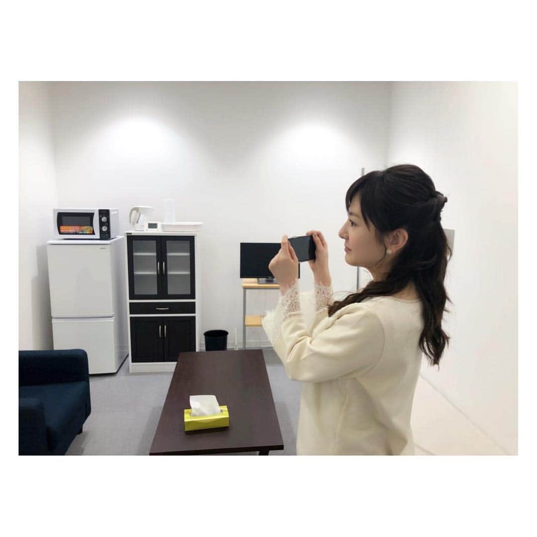 のインスタグラム：「・ 今日はOha!4放送後にロケでした🎤 ・ あの作業が、スマホ１台で 簡単に素早くリーズナブルに できてしまうように進化😳📦✨ ・ 明後日（2/21）のOhaライフのコーナーで 放送の予定です💛 ・ ・ ・ #oha4newslive #oha4 #おはよん #ohaライフ #取材 #ロケ #jillstuart #小菅晴香 #フリーアナウンサー #セントフォース」