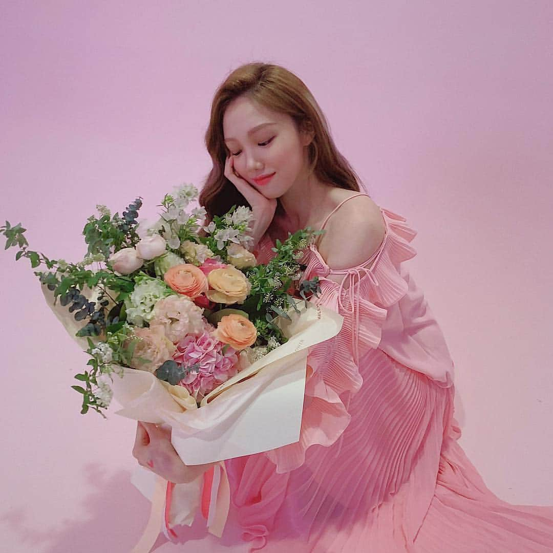 イ・ソンギョンさんのインスタグラム写真 - (イ・ソンギョンInstagram)「#LANEIGE 🌸💋❤️ #광고」2月19日 18時19分 - heybiblee