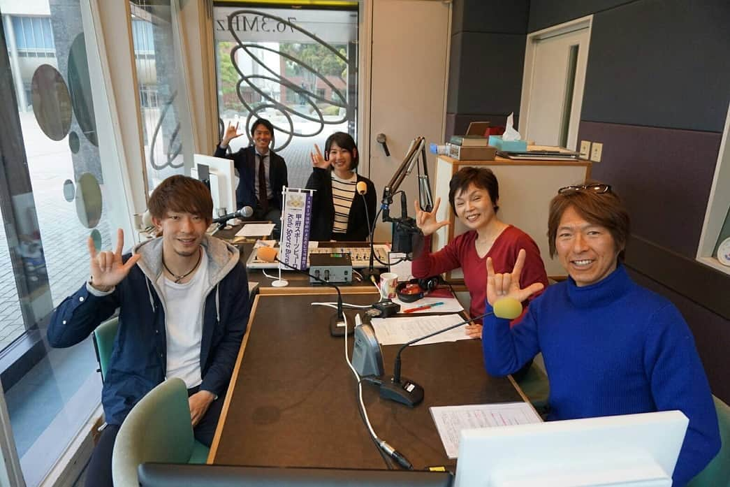 太田修介のインスタグラム：「、 今日はFM甲府「こちら甲府スポーツビューロ」に出演させていただきました！  初めてのラジオでしたが、とても楽しかったです😁  #FM甲府 #甲府スポーツビューロ #vfk」