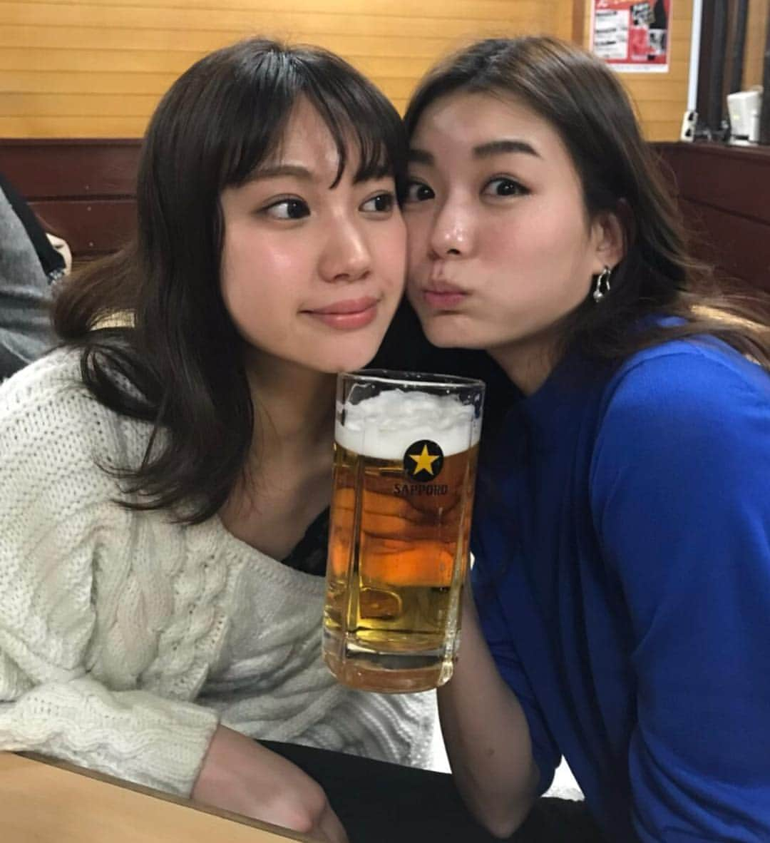 高野祐衣さんのインスタグラム写真 - (高野祐衣Instagram)「サッポロビール似合いはるわ〜🍻 .  #カメラマン #こんちゃん」2月19日 19時04分 - yuipooon12_06