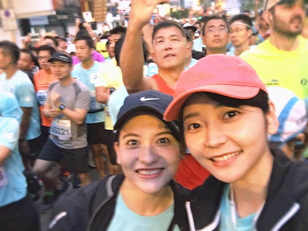 竹崎由佳さんのインスタグラム写真 - (竹崎由佳Instagram)「𝙛𝙪𝙡𝙡 𝙢𝙖𝙧𝙖𝙩𝙝𝙤𝙣👟 香港から帰国しました！ 旅の目的であった初フルマラソン、 香港マラソン2019。 42.195キロをなんとか無事に 走り終えることができました😭 長い長い旅路だったので、 写真と共に少しずつ旅行記を アップしていきたいと思います🌸 とにかく、何事もなく帰って来られて ホッとしています☺️ #香港マラソン2019 #hongkongmarathon2019  #standardcharteredmarathon2019 #フルマラソン #fullmarathon」2月19日 21時22分 - yuka__takezaki