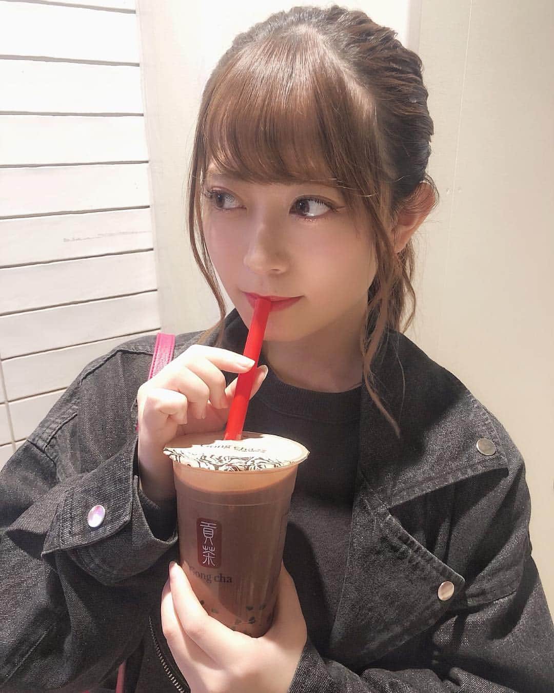 のインスタグラム：「初貢茶！！！ 毎回通る度に並んでてなかなか貢茶デビューできなかった🤔笑 タピオカ好き🥰 * * #福岡#福岡PARCO#貢茶#ゴンチャ#タピオカ」