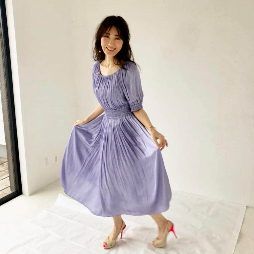 梅本理恵さんのインスタグラム写真 - (梅本理恵Instagram)「今日は「美ST」5月号の撮影でした♡  いつも和やかで、素敵な撮影をありがとうございます☺︎☺︎☺︎! ヘアメイクのRYOさん @ryo0603  美魔女コンテストからずっとご一緒させて頂いています☺︎♡… 今日も素敵にしてくださり、ありがとうございます❤︎ ・ ・ 今日、撮影して頂いた中に、おもしろい?!カットがあります…お楽しみに♡笑☺︎ ・ ・ #光文社#美st #美ST#撮影オフショット #美肌#美白#美活#ジージャン #uvケア #キャディーさん #美魔女#美魔女コンテスト #はんなり美魔女 #梅本理恵#team美魔女9期生#感謝の気持ち #いつもありがとうございます #和やかな雰囲気 #感謝 ♡#ファイティングポーズ ⁈」2月19日 22時14分 - rie___12ki