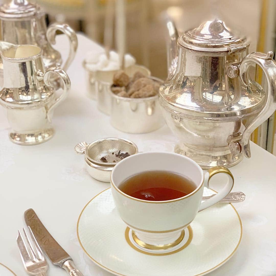 sakiさんのインスタグラム写真 - (sakiInstagram)「. 本場のアフタヌーンティー☕️ The Ritz London🥺💕 . 58£のものを頼みました💕 最初はサンドイッチが延々と運ばれてきて、 そのあとスコーンが出てきました🍞 . スコーンは撮り忘れちゃったけど すごくふわふわで美味しかった😭💕💕 . かなりの量だったので 空腹のときに行けばよかったなと思いました🤣💕 味も量も大満足でした🤤💕 . . #London #アフタヌーンティー #afternoontea #teatime #スコーン #サンドイッチ #sandwich #cake #theritzlondon #ロンドンカフェ」2月19日 22時23分 - sakirnxx