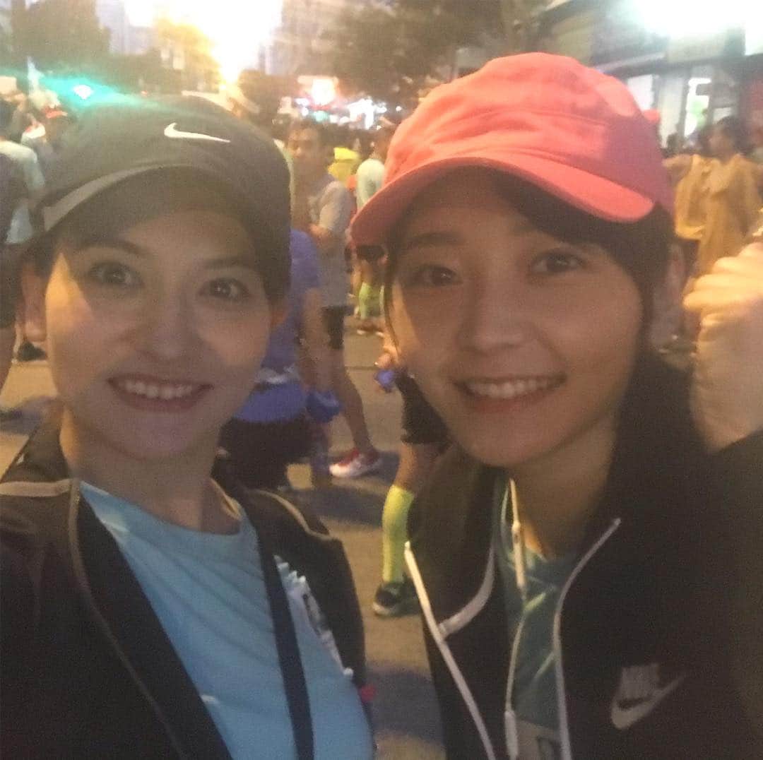 エリザベス・ハードキャッスルさんのインスタグラム写真 - (エリザベス・ハードキャッスルInstagram)「香港マラソン🇭🇰42.195km完走しました！ 2年ぶり3度目のフルマラソンでしたが、やっぱりキツかったー！笑 でも、自分が幼少期を過ごした香港をゆかと走りきれて嬉しかった(^_^) タイムはあまりよくなかったけれど…達成感でいっぱいです！ ゆかもお疲れ様ーー💕 @yuka_bambooo  #香港 #hongkong #hongkongstandardcharteredmarathon #hongkongmarathon #standardcharteredmarathon2019 #香港マラソン #フルマラソン #筋肉痛 はしばらく続きます」2月19日 23時20分 - elizabeth_hc49