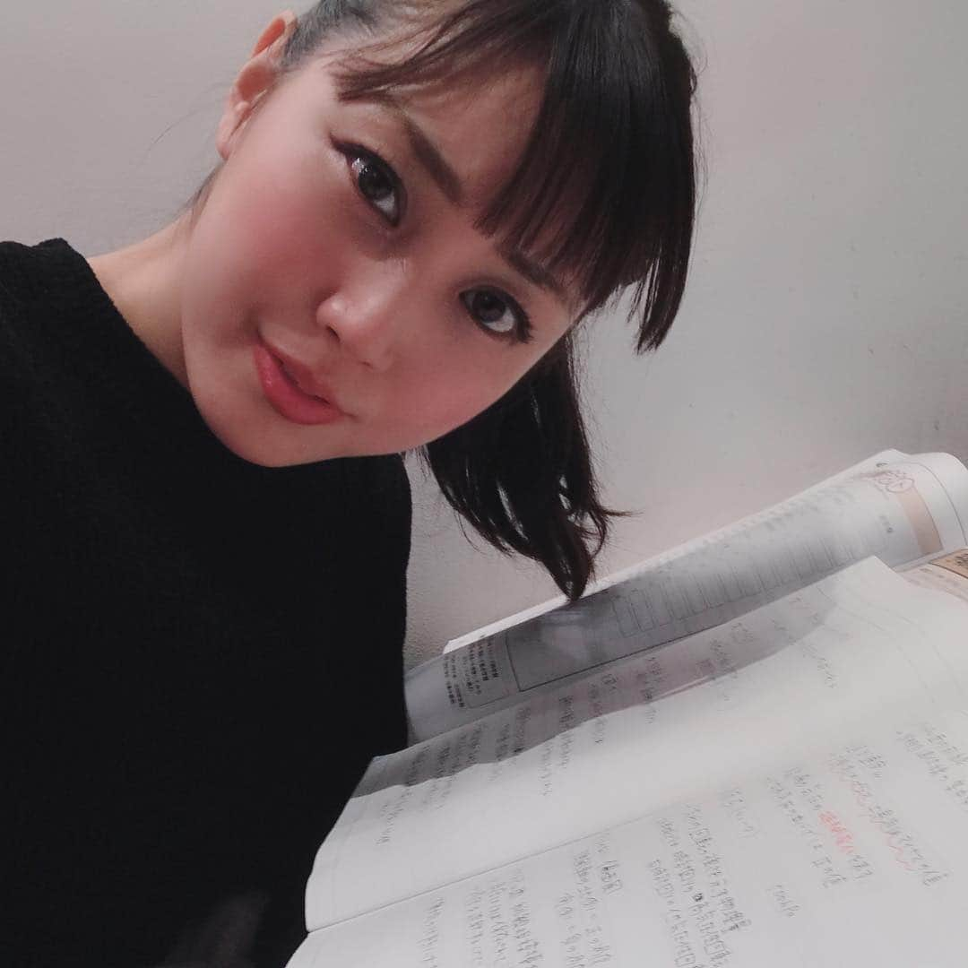 高橋沙織さんのインスタグラム写真 - (高橋沙織Instagram)「お勉強中。 #アルミカン #アルミカン高橋 #お勉強 #助けてほしい」2月20日 0時00分 - arumikan_saorin