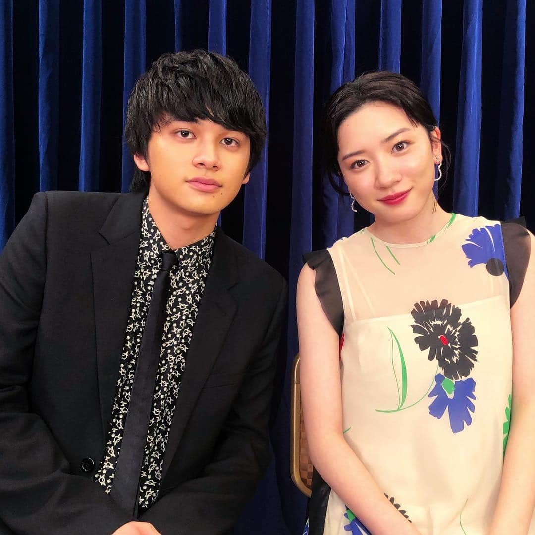 のインスタグラム：「映画『君は月夜に光り輝く』 完成披露試写会。 #キミツキ #君月  目が死にすぎだよ彼。」