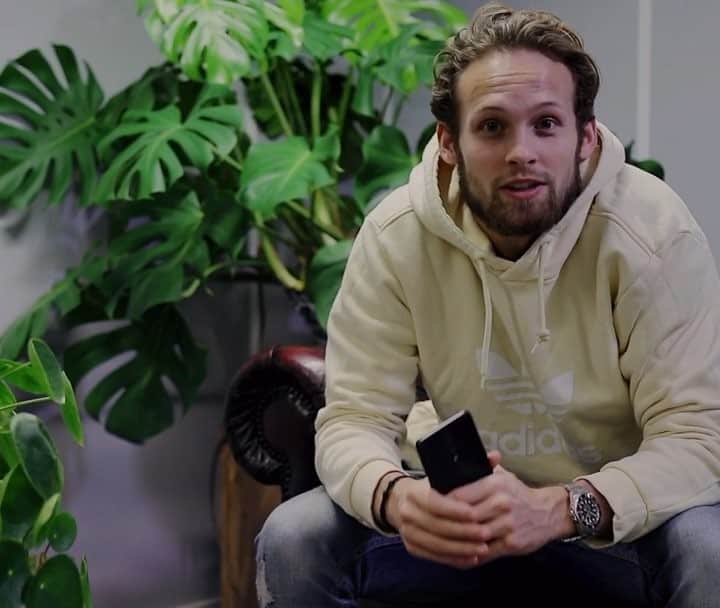 デイリー・ブリントのインスタグラム：「The challenge continues! 🔥Answer the 3 questions in the video. The answers combined will unlock the name of a secret Instagram account! 🤯 Go to this account quickly to #UnlockTheSpeed and I'll send the winner a @OnePlus 6T 🏆」