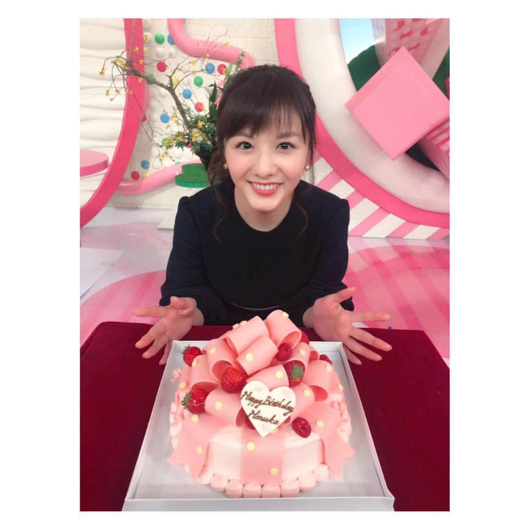 のインスタグラム：「・ 沢山のお祝いのコメントを頂き 幸せで満たされている29歳初日🎂 ・ 今年もOha!4の放送後に お祝いして頂きました😢❤️ ・ 改めて周りに感謝する日でもあります✨ ・ 新たな一年も頑張りますので どうぞ宜しくお願い致します🥰 ・ ・ ・ ・ ・ #oha4newslive #oha4 #おはよん #小菅晴香 #誕生日 #ありがとうございます #20代ラスト #2月20日生まれ #内田敦子 #笹崎里菜 #中川絵美里 #中西希 #フリーアナウンサー #セントフォース」
