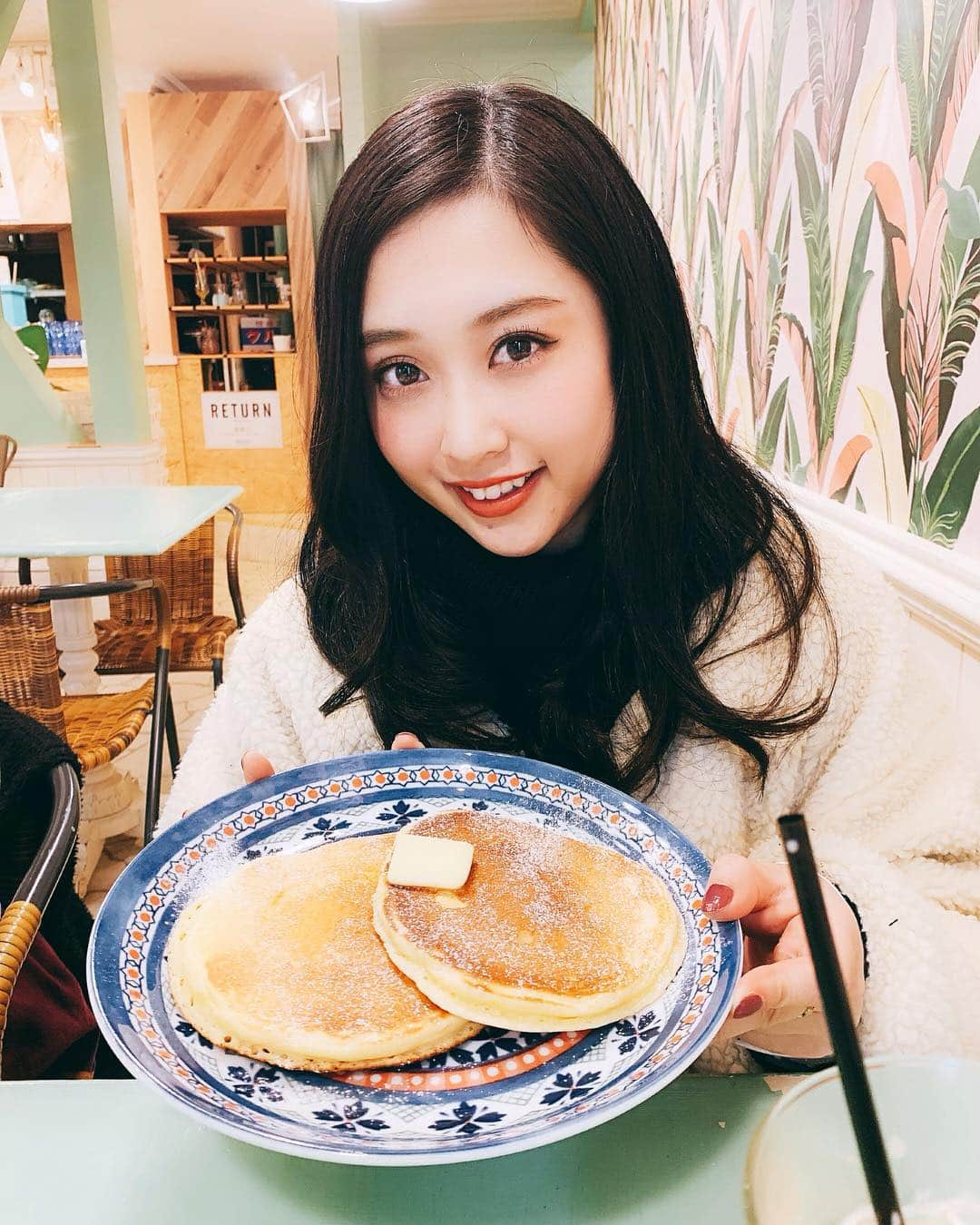 河合秋奈のインスタグラム：「🥞🥞🥞 、 #Chubbiness #チャビネス #purple #avex #プレーン #パンケーキ #pancakes #yummy」