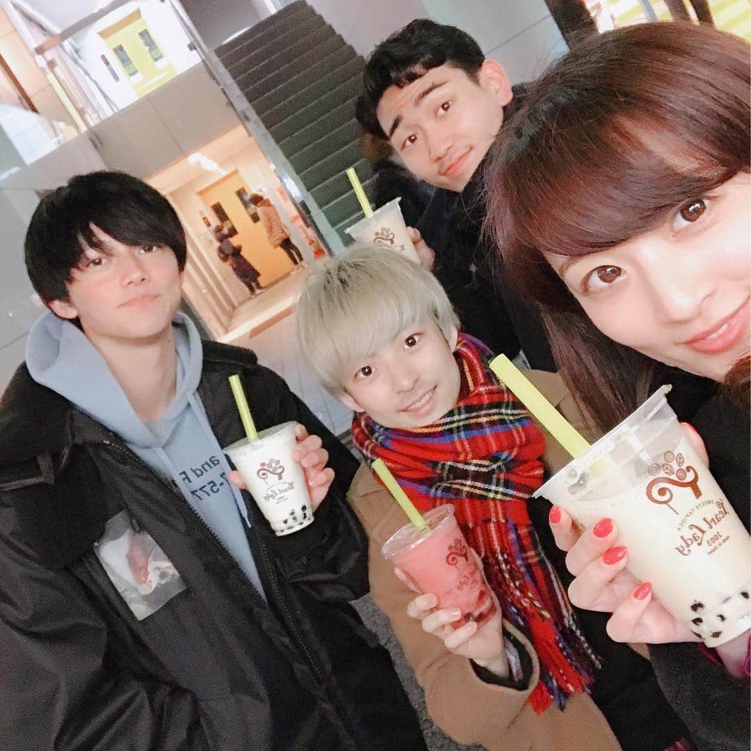 福田朱子さんのインスタグラム写真 - (福田朱子Instagram)「本日渋谷TAKE OFF 7 でLive🎹❣️ 私の出番は20:30頃から🎶 . 司会は、奥華子大先生！！ . 今日はバンドスタイルです💡 . 先日のリハ後にみんなで、 朱子も大好きなタピオカを飲んだんだけど、 . 20分もしないうちに、 新規オープンのタピオカ屋を見つけて、 . 海音が吸い込まれて行った、、、 . . ドラムを叩いている時より目が輝いていた、、( ´ー`) . . ちなみにたっちゃんはめちゃ寒いってのにフローズンのタピオカにしてて、←全くもって共感できない。 . . Leoは朱子のミルクティよりハイクオリティのロイヤルミルクティにしてたわ(o･д･) . ということで今日の差し入れ、タピオカ大歓迎です❤️ww . . いや、差し入れはいらない！！ その身１つで来てくれるだけで！！！！！ ご予約、飛び込み、どちらもお待ちしてます❤️！！ 🔸 2月20日@渋谷TAKE OFF7🔸 pirisound presents ニューカマー＆ガールズライブ🎵 http://www.secure-cloud.jp/sf/1413791892xQtcSsKq  #福田朱子 #AKANE #タピオカ大好き #singer #live #pearllady  #shibuyatakeoff7 #奥華子 #リハーサル #お待ちしてます！」2月20日 14時20分 - syuko29