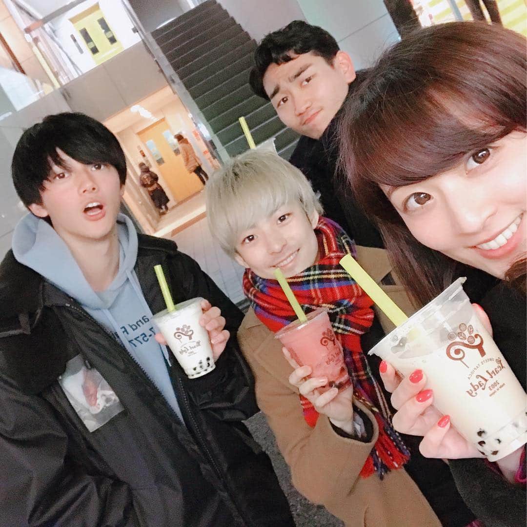 のインスタグラム：「本日渋谷TAKE OFF 7 でLive🎹❣️ 私の出番は20:30頃から🎶 . 司会は、奥華子大先生！！ . 今日はバンドスタイルです💡 . 先日のリハ後にみんなで、 朱子も大好きなタピオカを飲んだんだけど、 . 20分もしないうちに、 新規オープンのタピオカ屋を見つけて、 . 海音が吸い込まれて行った、、、 . . ドラムを叩いている時より目が輝いていた、、( ´ー`) . . ちなみにたっちゃんはめちゃ寒いってのにフローズンのタピオカにしてて、←全くもって共感できない。 . . Leoは朱子のミルクティよりハイクオリティのロイヤルミルクティにしてたわ(o･д･) . ということで今日の差し入れ、タピオカ大歓迎です❤️ww . . いや、差し入れはいらない！！ その身１つで来てくれるだけで！！！！！ ご予約、飛び込み、どちらもお待ちしてます❤️！！ 🔸 2月20日@渋谷TAKE OFF7🔸 pirisound presents ニューカマー＆ガールズライブ🎵 http://www.secure-cloud.jp/sf/1413791892xQtcSsKq  #福田朱子 #AKANE #タピオカ大好き #singer #live #pearllady  #shibuyatakeoff7 #奥華子 #リハーサル #お待ちしてます！」
