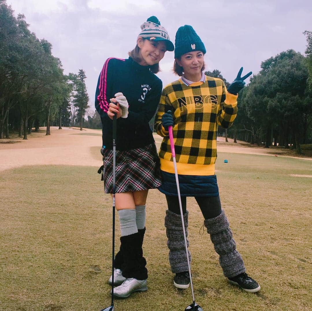 みかんさんのインスタグラム写真 - (みかんInstagram)「好きだから行くよね〜⛳️🏌️‍♀️🏌️‍♂️ しかも今回はKONANちゃんと💖 めちゃ久しぶりに会ったけど相変わらず、関西弁強い(笑) 私が毎回欠かさないティーを置く時の菜々緒ポーズも強制的です(笑) あー楽しかった⛳️ また、行きたい💖 #ゴルフ #ゴルフ女子 #KONAN #関西弁強い #せいへんねんやんか #菜々緒ポーズ」2月20日 6時54分 - mikan02241984